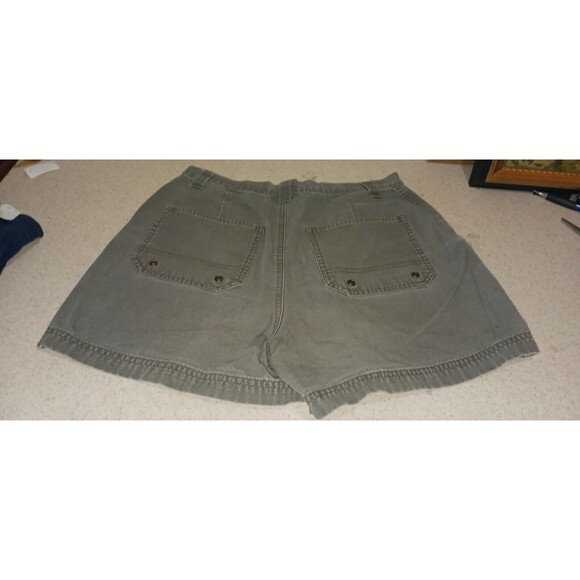 Relativity ladies khaki cargo shorts size 10 bermuda - Picture 2 of 3